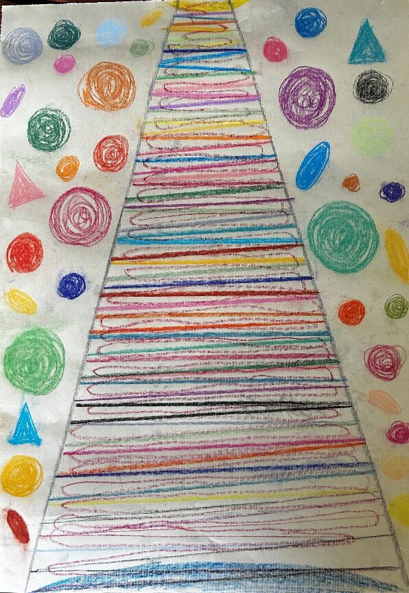 Dessin aux crayons de couleur : une longue échelle rayée qui monte vers le haut de la feuille, entourée de pastilles et de motifs colorés.