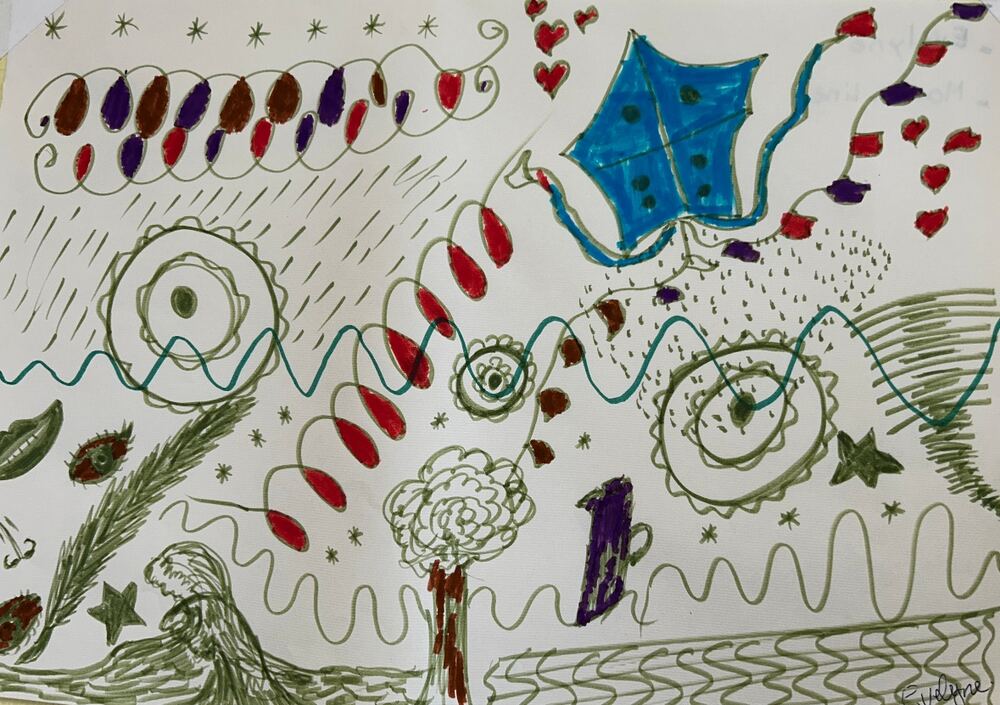 Dessin aux feutres réalisé en atelier : un paysage foisonnant de fleurs et de motifs colorés.